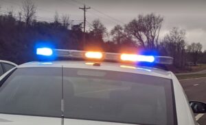Woman briefly escapes, damages windows of deputy’s vehicle